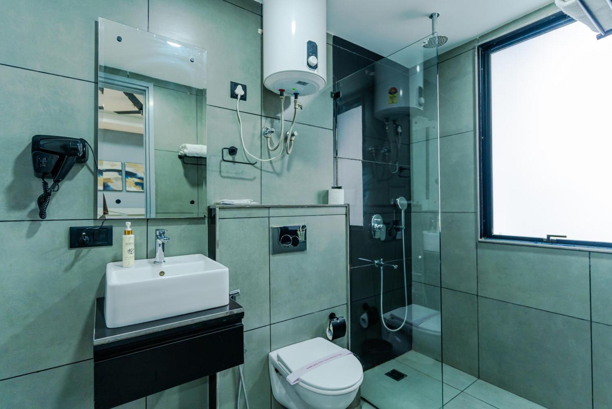 Bedchambers Luxury Apartment Near Golf Course Road Gurgaon Exterior photo